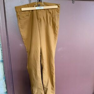 YMI Jeans L in color Mustard
